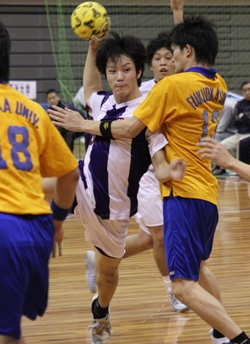 目標には程遠く 福岡大にまさかの敗戦 全日本学生選手権 明大スポーツ新聞部