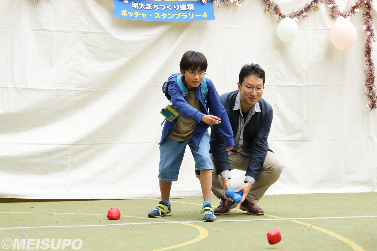 スポーツ, 若い, 人, 子供 が含まれている画像

自動的に生成された説明